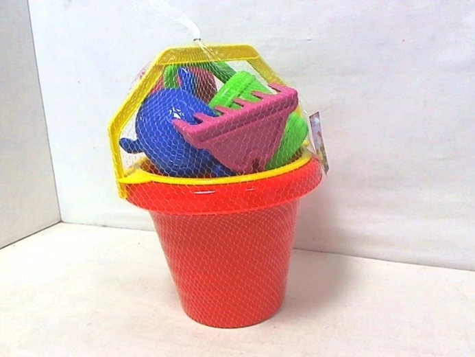 Set of ribbed planter and watering can