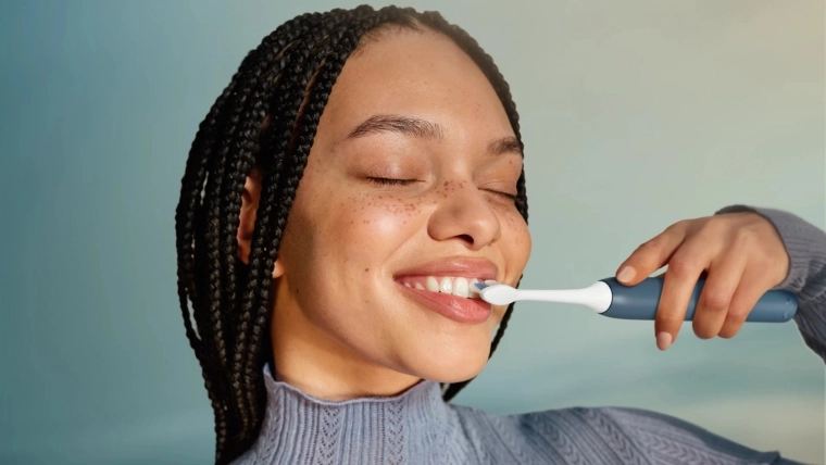 Ergonomic handle and gentle gum care