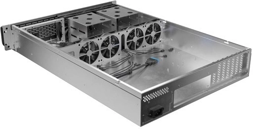 Powerful and quiet cooling with 7× 80 mm PWM fans