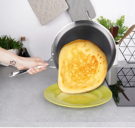 Hybrid non-stick surface for easy flipping