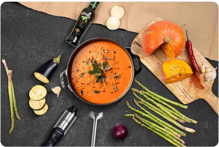 1500 W power and TURBO function for hard ingredients and ice