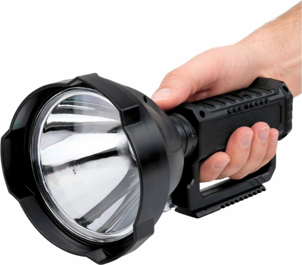 Powerful, focused beam for long throw