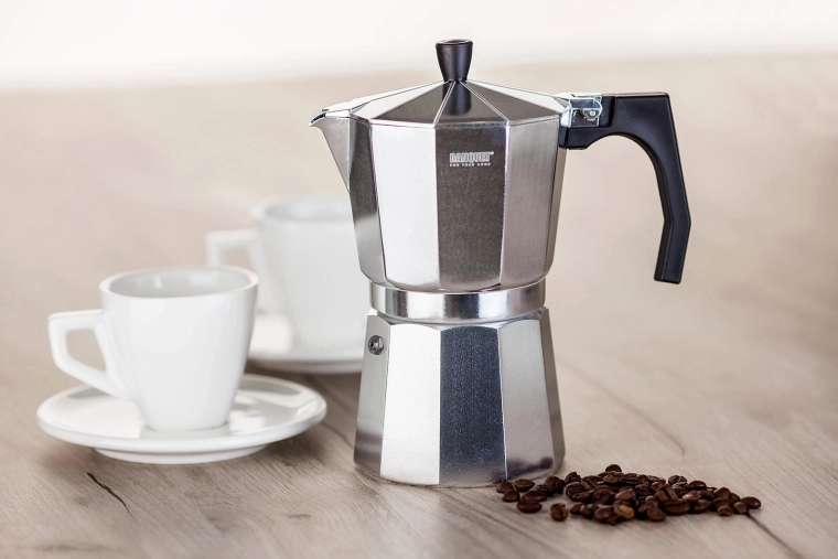 Compact design for 6 cups