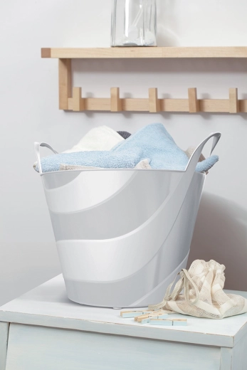 Comfortable to carry thanks to ergonomic handles