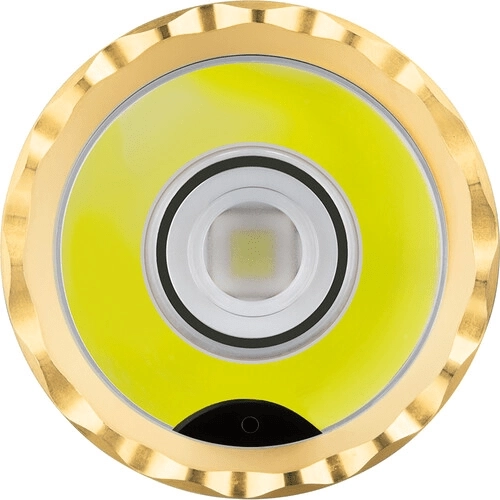 Up to 2300 lm and 300 m throw