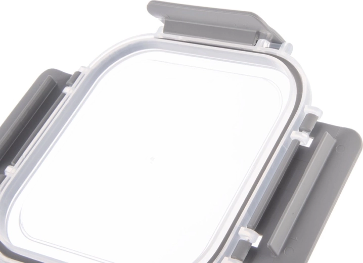 Airtight lid with four clips