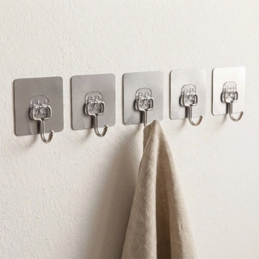 Strong hold on smooth surfaces