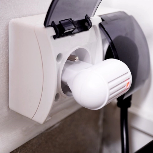 Priključi in deluje