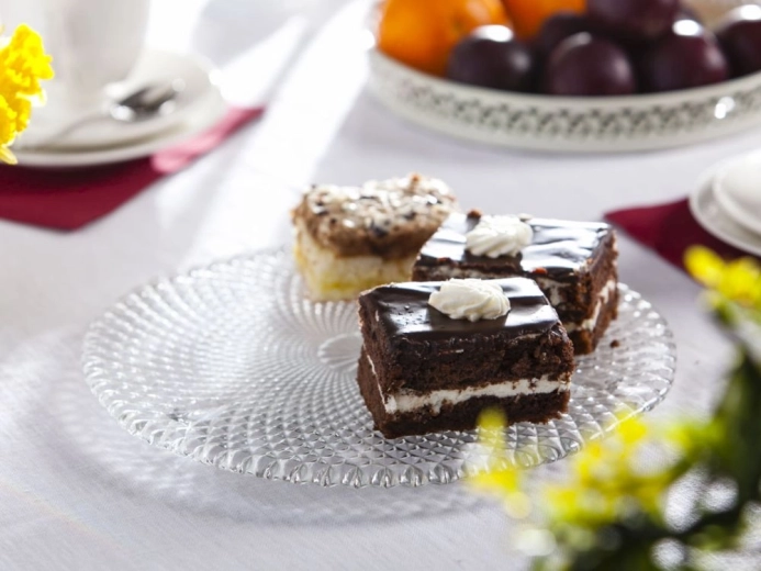 Ideal for cakes and individual dessert portions