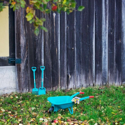 Lopata in grablje za male vrtnarje