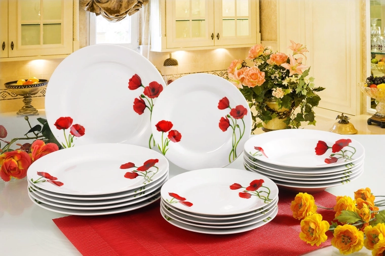 Poppy motif for an elegant table setting