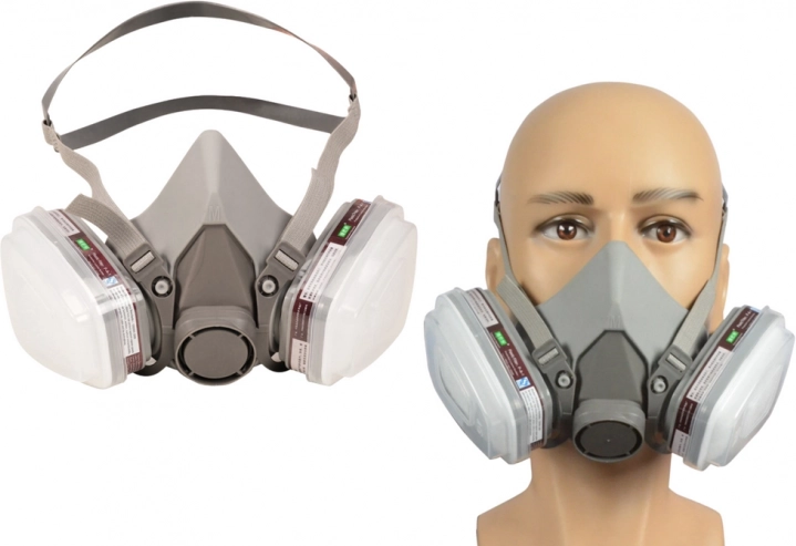 Half mask respirator against dust with painter’s protection and dual carbon filters