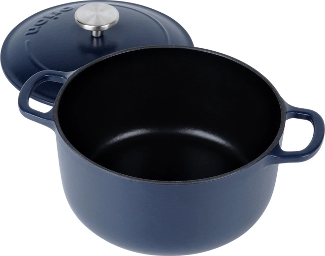 Enamelled interior for easy cooking and cleaning