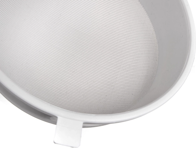 Fine mesh for precise straining