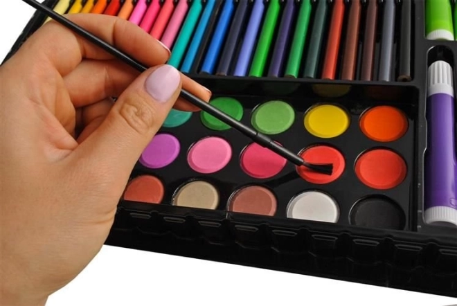 Aquarell-Set – Farben, Palette und Pinsel