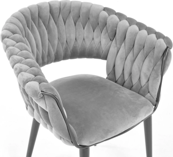 A woven backrest that sets the style