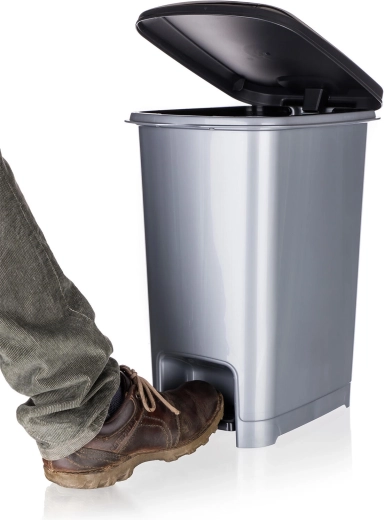 Touch-free opening for maximum hygiene