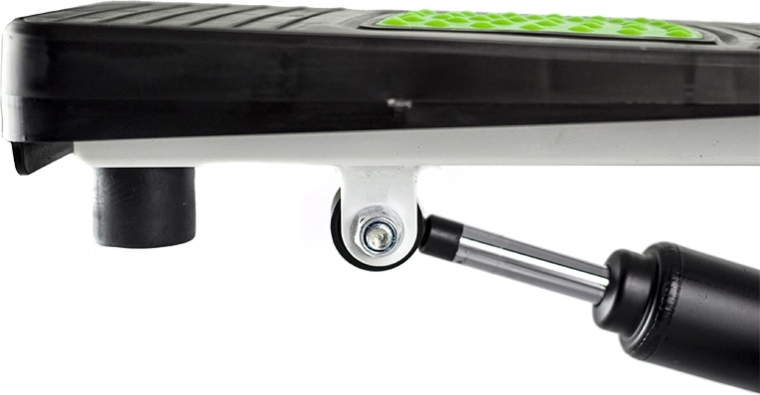 Twist motion for shaping glutes and thighs