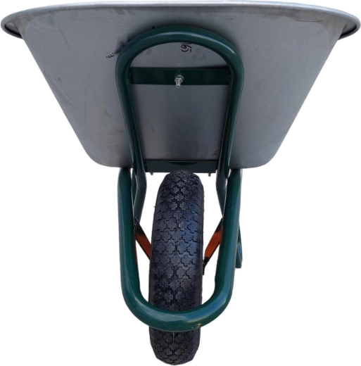 Pneumatic wheel for easy off-road rolling