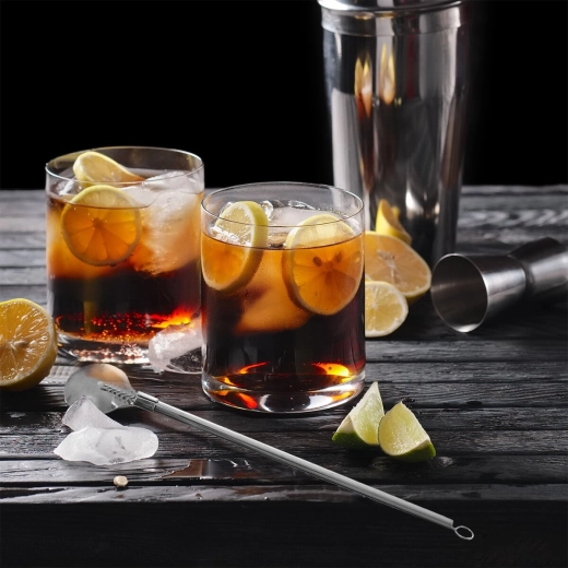 Longueur idéale pour les grands verres et les long drinks
