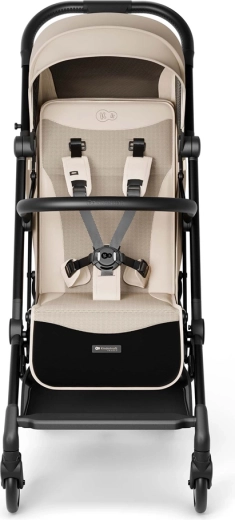 Safety and comfort: magnetic 5-point harness and bumper bar