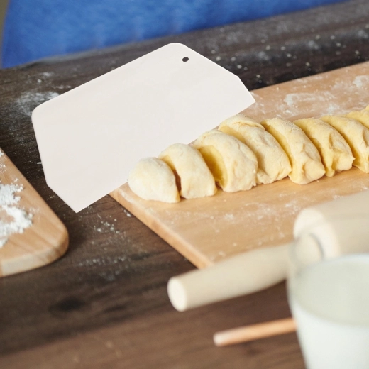 Multi-purpose baking tool