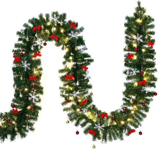 Brindilles denses et décoration riche