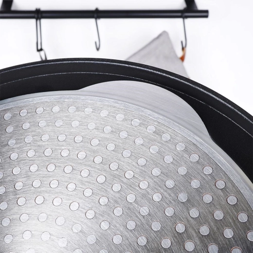 Fast, even heating and induction compatibility