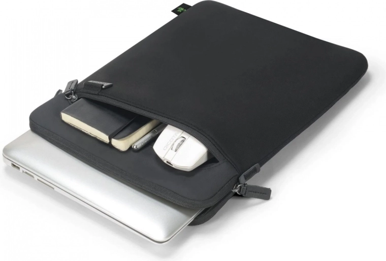 Practical front pocket for accessories