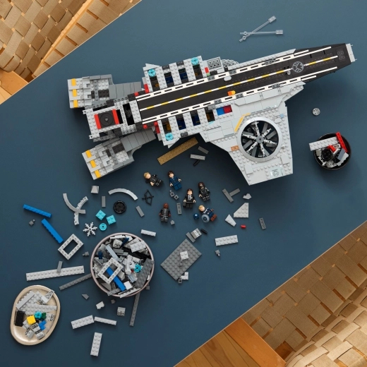 6 minifigure per ricreare scene di Avengers