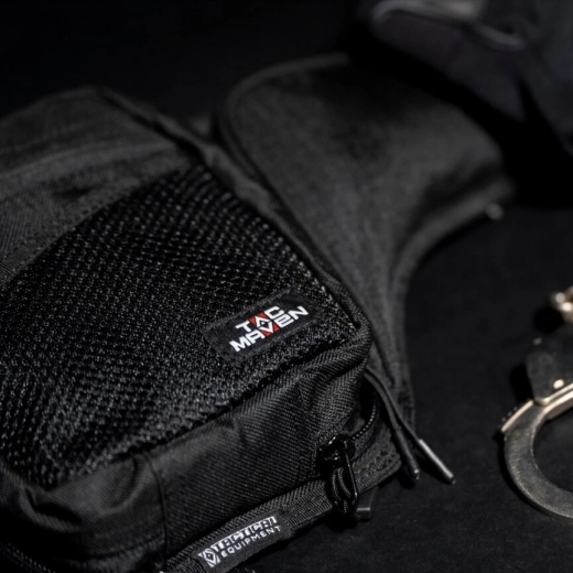 Practical pockets for small items and documents