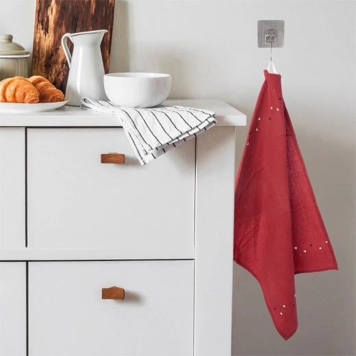 Elegant and practical in the kitchen and bathroom