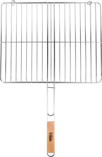 Chrome-plated metal and wooden handle for comfortable handling