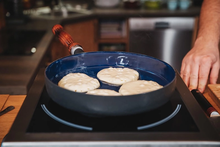 Compatible with induction and all types of stovetops