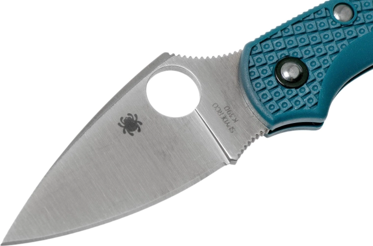 K390 steel for long-lasting edge retention