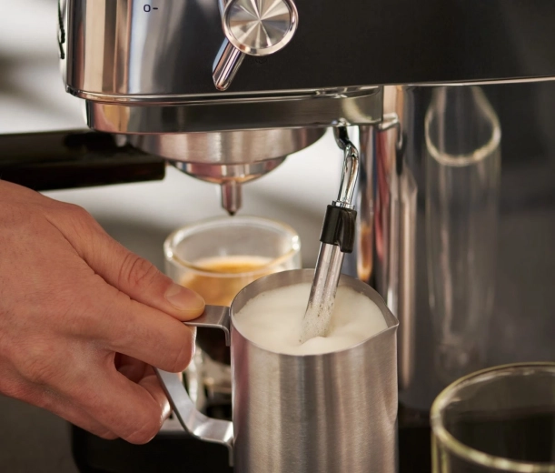 Steam wand for cappuccino and latte