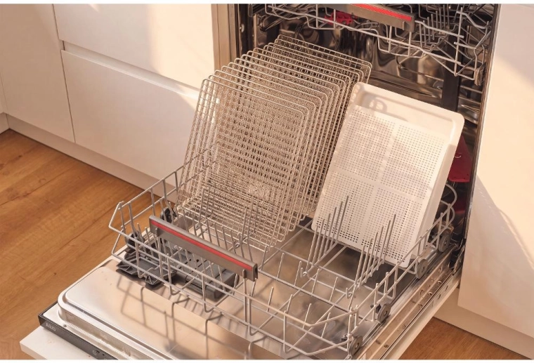 Dishwasher-safe trays