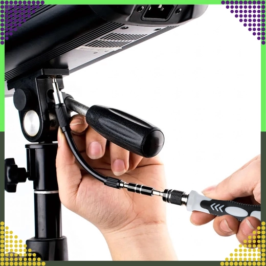 Flexible extension for screwing in tight spaces