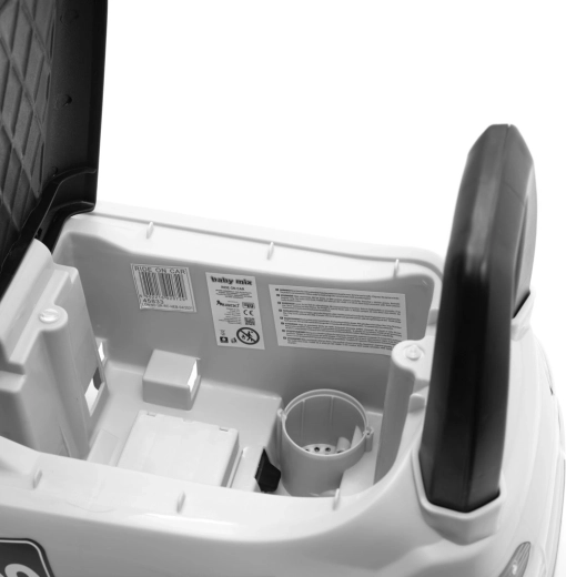 Espace de rangement sous le siège