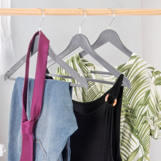 Gancio in metallo girevole per appenderle con facilità