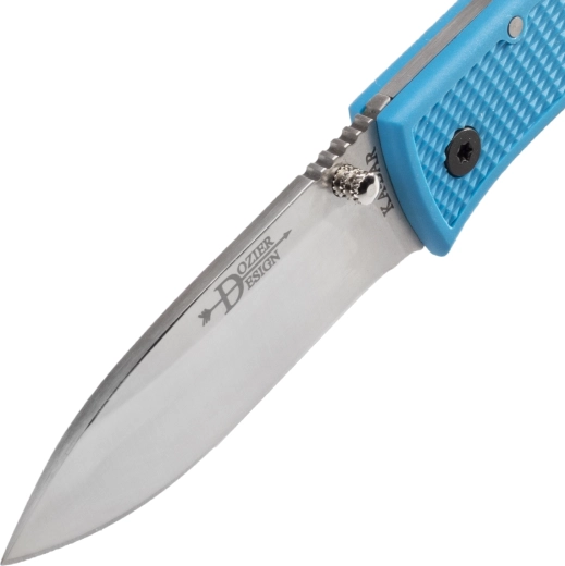 One-handed opening and confident handling