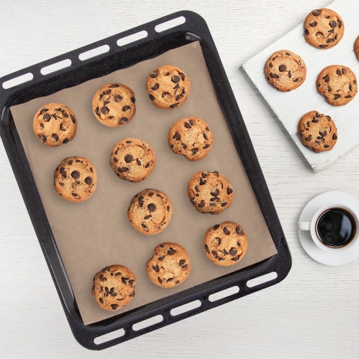 Non-stick helper for a cleaner tray