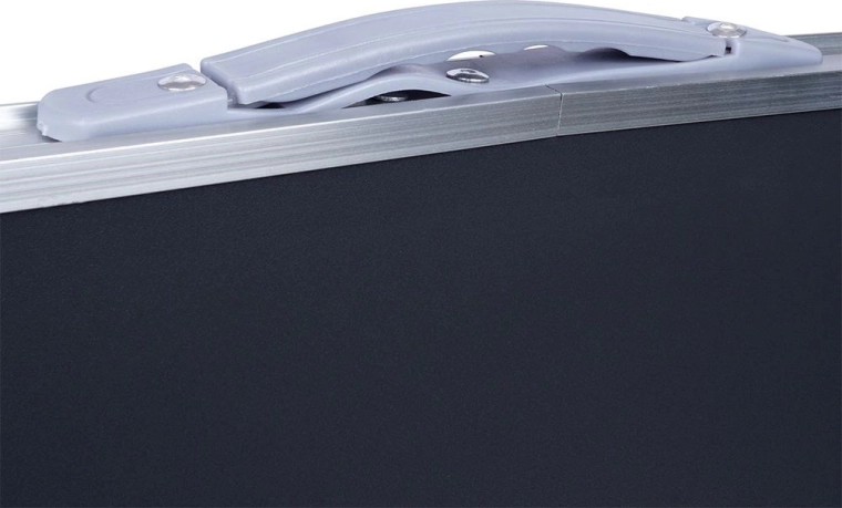 Łatwe przenoszenie i miejsce na schowanie nóg