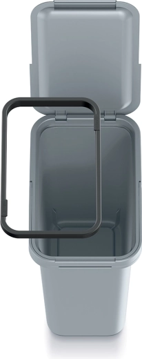 Inner frame holds the bag securely