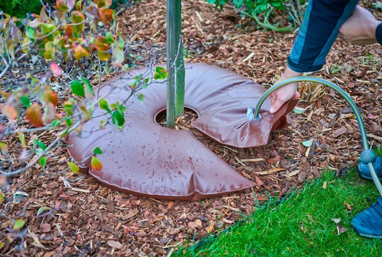 Sac d’arrosage pour arbres 100 cm, 75 l, PVC marron