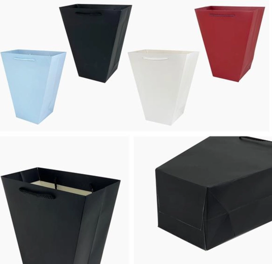 Gift bag 20 × 18 × 10 cm – assorted designs