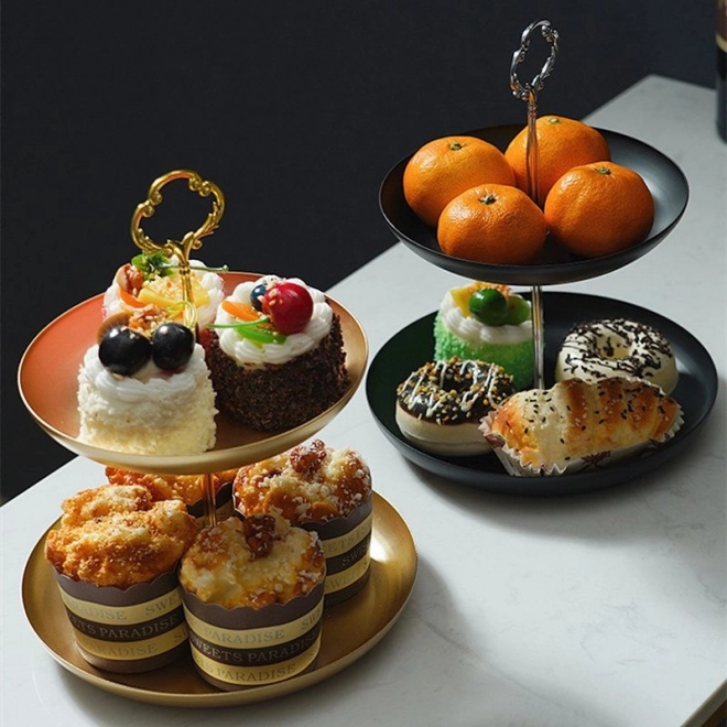 Dvostopenjski krožnik / podij - črn