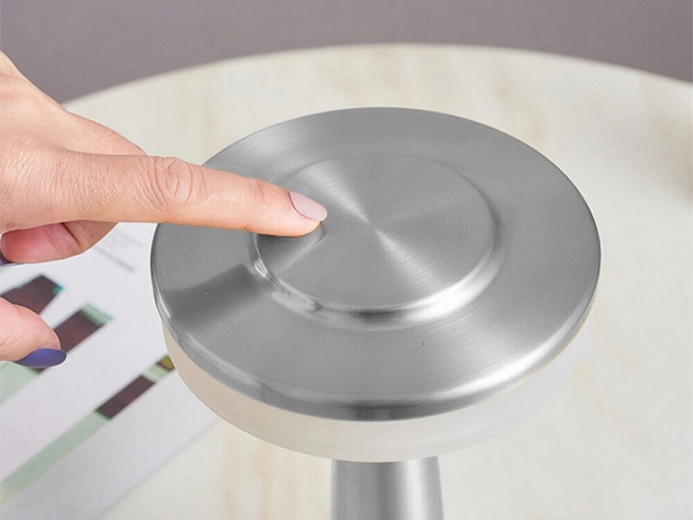 Controllo touch e regolazione continua della luminosità