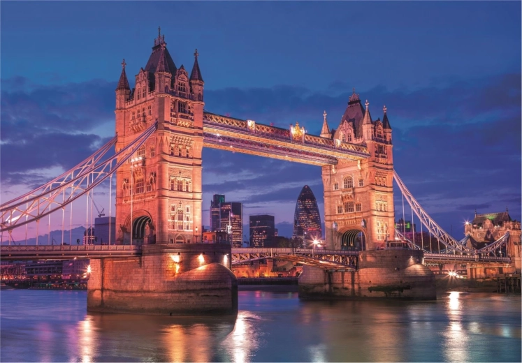 Ikonický motiv Tower Bridge v noci