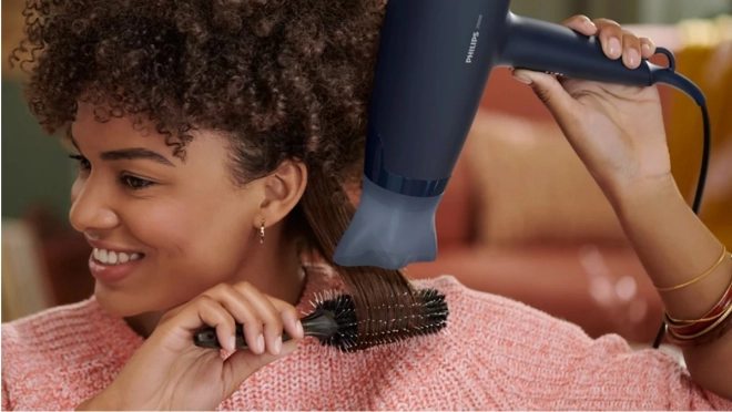 Hairdryer with diffuser